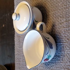 Set Poppies on Blue creamer and sugar with lid